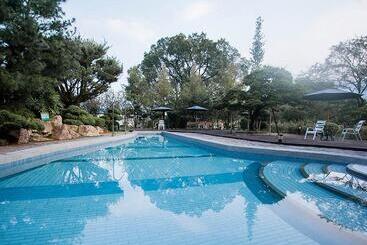 استراحتگاه Flying Villa