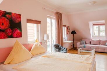 בית מלון כפרי & Café Ritter Von Böhl