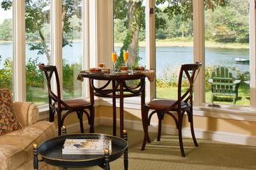 تختخواب و صبحانه Bufflehead Cove Inn
