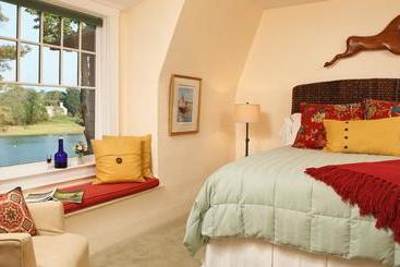 تختخواب و صبحانه Bufflehead Cove Inn