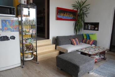 Hostelche Guest House