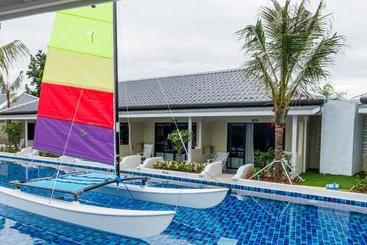 استراحتگاه Tuana Hotels Brook Pool Access