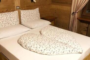 בית מלון כפרי Flora Alpina