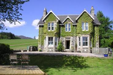 شقق خاصة سياحية Kinnaird Country House