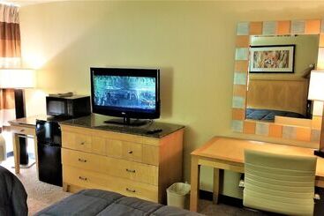 مُتل Madison Inn And Suites