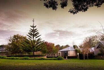 استراحتگاه Losari Retreat