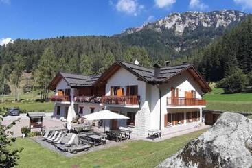 Отель Albergo Chalet Abete Rosso