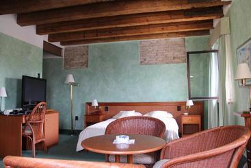 هتل Alla Grotta
