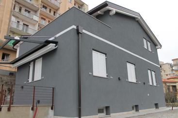تختخواب و صبحانه Rooms Maison 3 Magnoni