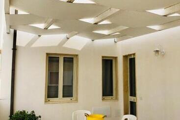 تختخواب و صبحانه La Rocca Scavata