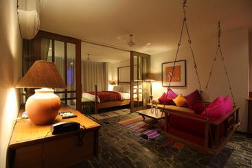 Hotel The Sky Imperial Aarivaa Luxury Stays