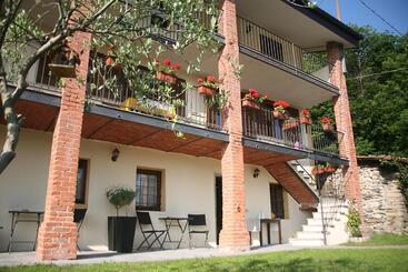 צימר Cascina Brunod