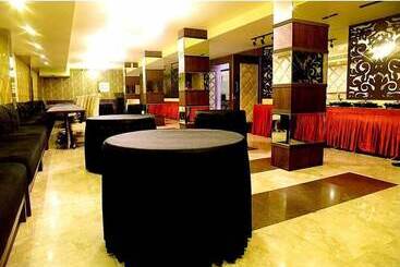 Отель Midtown Grand