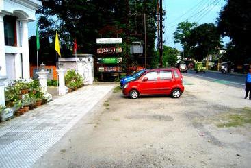בית מלון כפרי Monarch Aachal