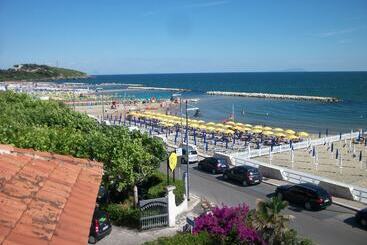 فندق Tirreno Formia