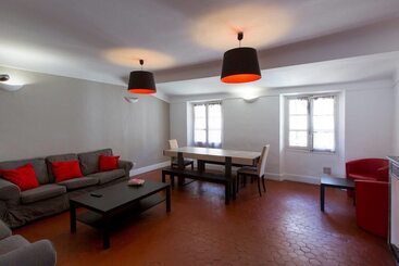 فندق صغير Backpackers House Antibes