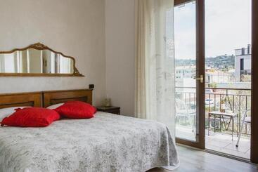 민박 Casa Ginev Room & Apartments