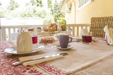 تختخواب و صبحانه Villa Gagliardetta