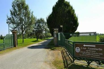 تختخواب و صبحانه Agriturismo Cascina Fiamberta