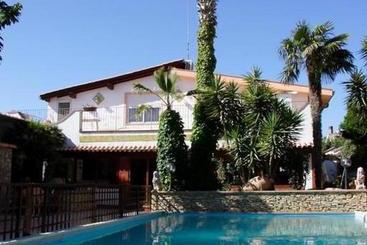 تختخواب و صبحانه Mediterraneo Residence