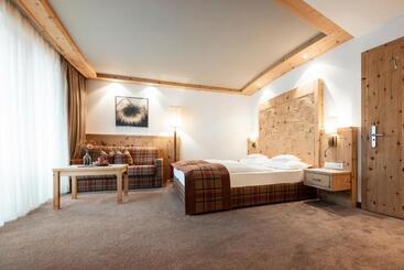 בית מלון כפרי Der Mesnerwirt   4 Superior   Meran 2000