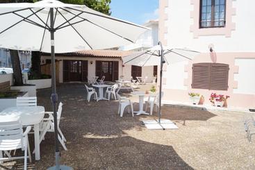 هتل Hôtel Les Mimosas