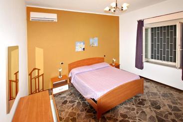 Жильё для туристов Charming House Near The Sea In Torre Pali