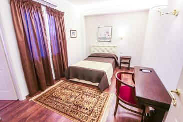 تختخواب و صبحانه 96 Guest House