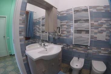 تختخواب و صبحانه Guest House Villa Di Judighes