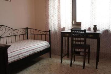 تختخواب و صبحانه Il Piccione Viaggiatore