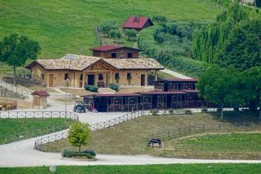 تختخواب و صبحانه Monterosato Country House