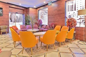 Отель Al Thuria Grand