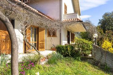 ベッドアンドブレックファースト Le Monachette