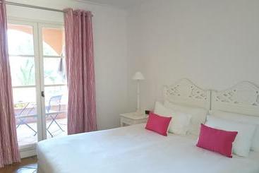هتل Hôtel Les Bouis   Vue Mer