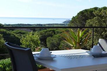 هتل Hôtel Les Bouis   Vue Mer