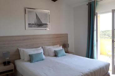 هتل Hôtel Les Bouis   Vue Mer