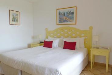 هتل Hôtel Les Bouis   Vue Mer