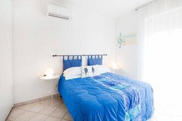 تختخواب و صبحانه A Due Passi