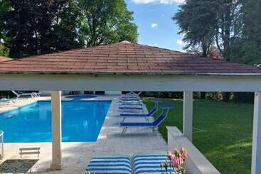 تختخواب و صبحانه Da Noi Due