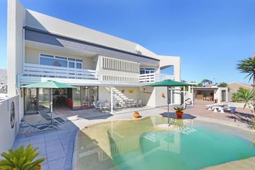 مبيت وإفطار Orange Inn Melkbosstrand