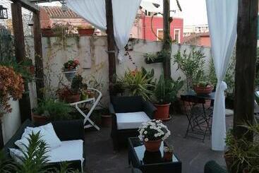 تختخواب و صبحانه Borgo Marinaro