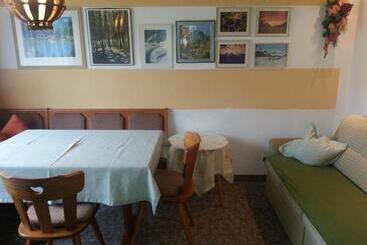 تختخواب و صبحانه Haus Karwendelblick