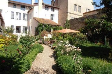 تختخواب و صبحانه La Maison Tupinier