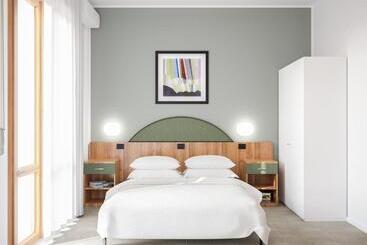 Отель Brora Family Village