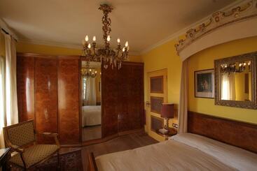 تختخواب و صبحانه Castrum Di Serravalle