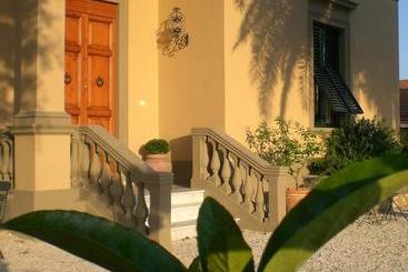 تختخواب و صبحانه Villa Le Luci