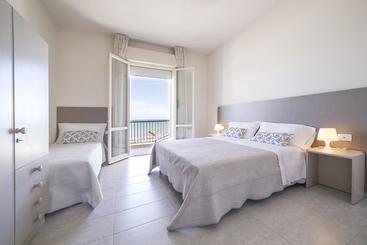 Ambasciatori Hotel   Beach Front  Breakfast Xxl & Brunch Until 12 30pm