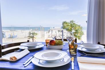 Ambasciatori Hotel   Beach Front  Breakfast Xxl & Brunch Until 12 30pm