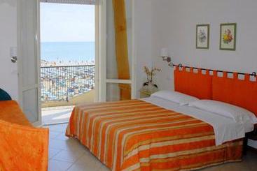 Ambasciatori Hotel   Beach Front  Breakfast Xxl & Brunch Until 12 30pm