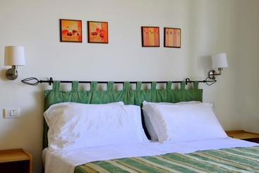 Ambasciatori Hotel   Beach Front  Breakfast Xxl & Brunch Until 12 30pm